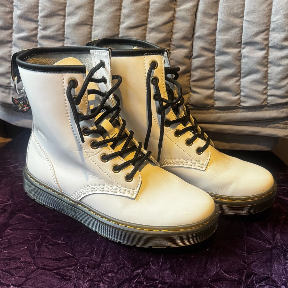 WOMEN'S DR. MARTENS ZAVALA COMBAT BOOTS SIZE 6